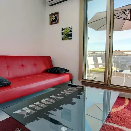 2 P, Piscine, Terrasse, Apercu Mer, Proximite Cannes, Antibes, Monaco Appartement *