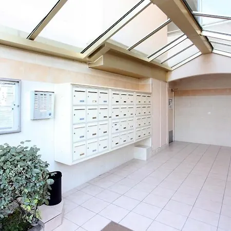 Appartement 2 P, Piscine, Terrasse, Apercu Mer, Proximite Cannes, Antibes, Monaco *